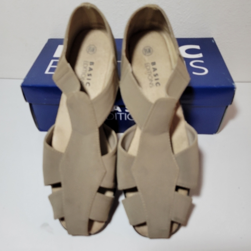 Basic Editions Fisherman Sandals in Sand With box Size 9.5W
